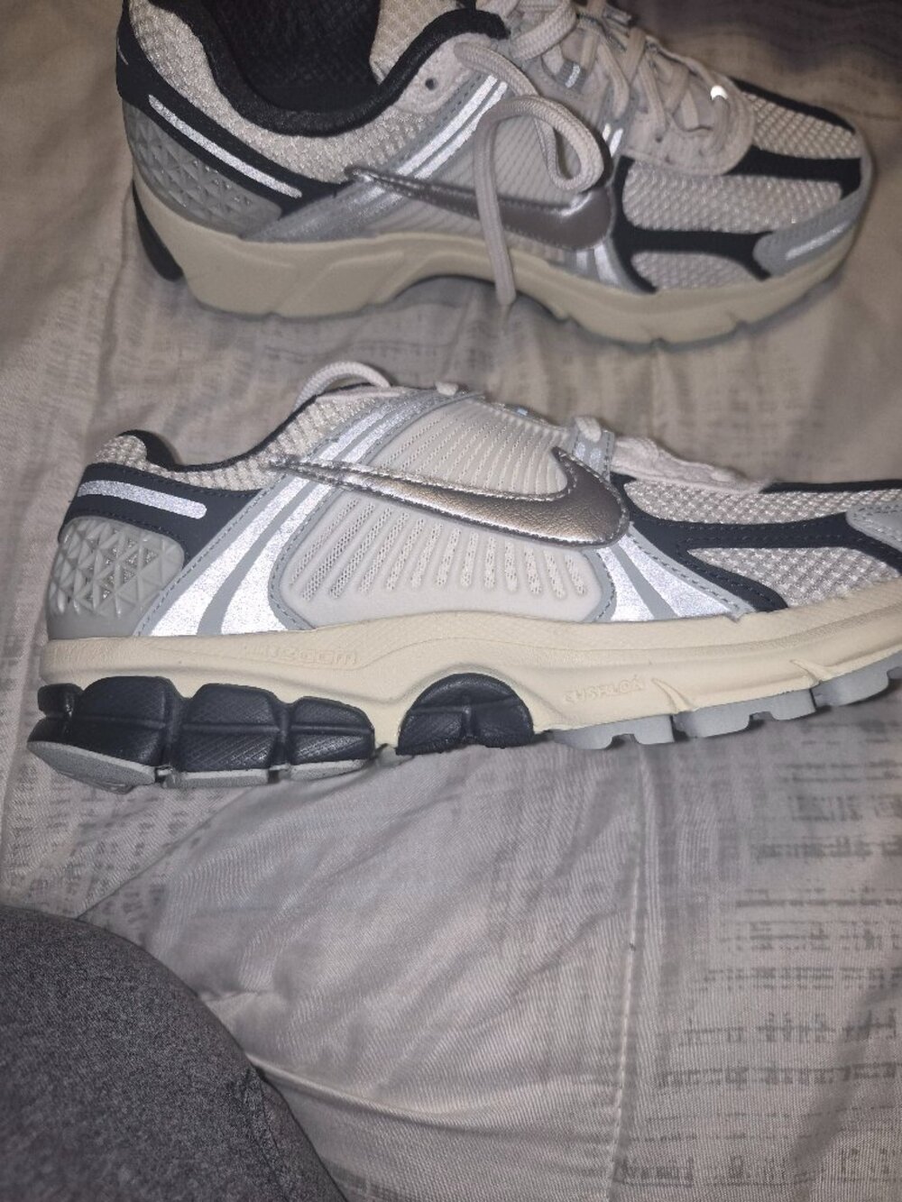 Nike Vomero 5 (White Silver Dark Blue) - Picture 2 of 5